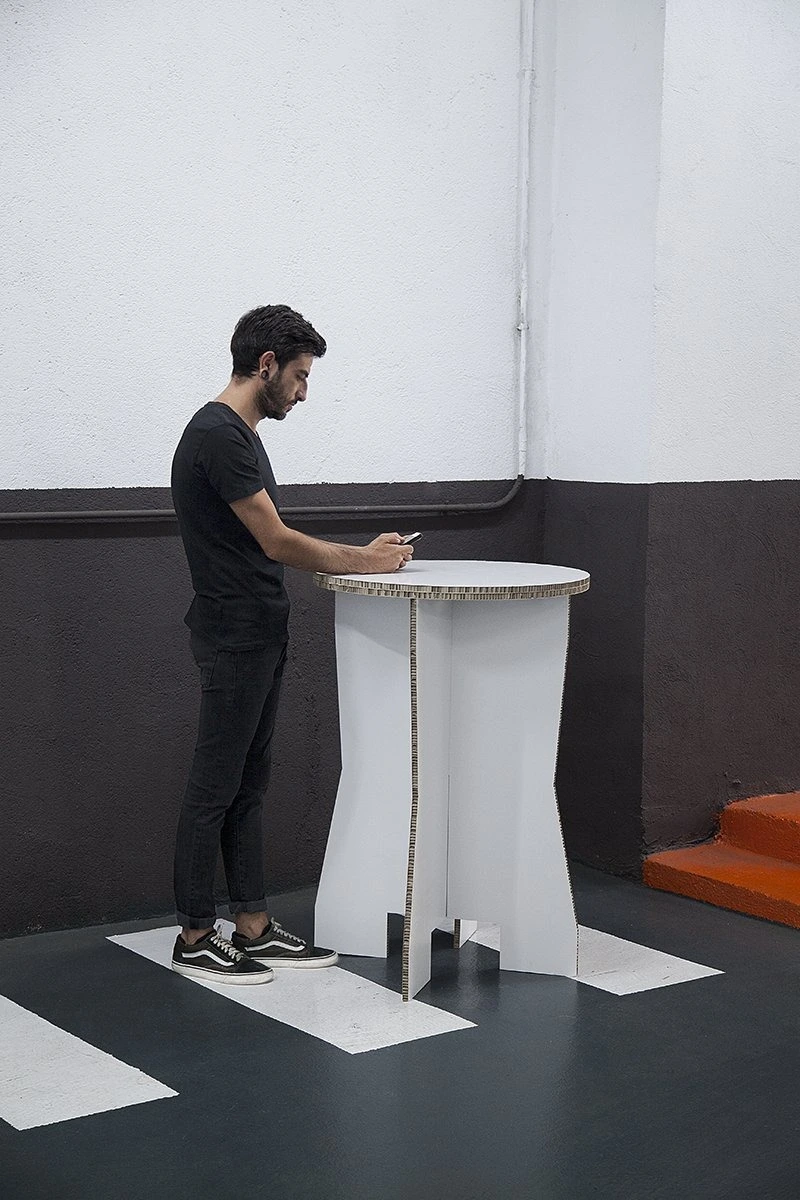 Mesa alta de cartón para eventos profesionales y ferias