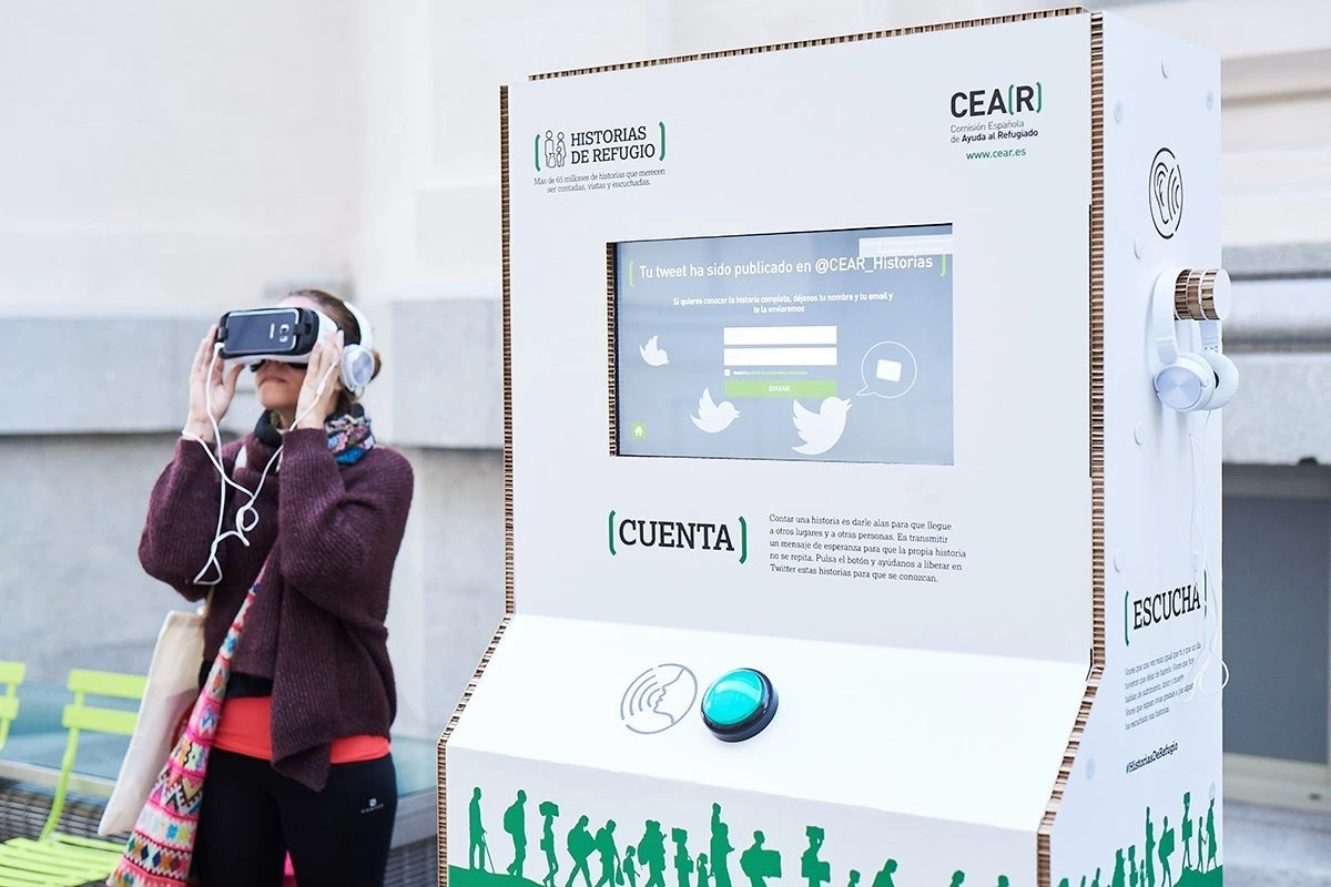 Tótem interactivo personalizado con la identidad de Cear para evento sostenible 