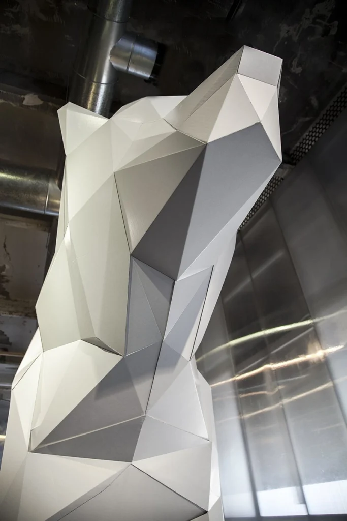 lobo-de-cartón-gigante-cardboard-wolf