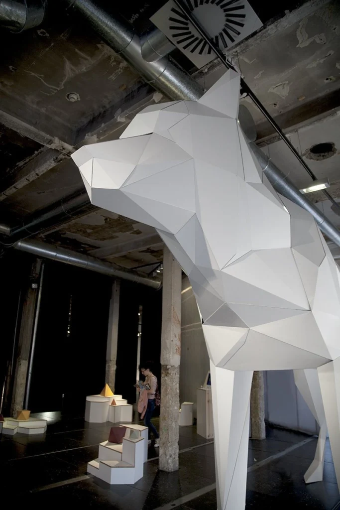 lobo-de-cartón-gigante-evento-lovecarton