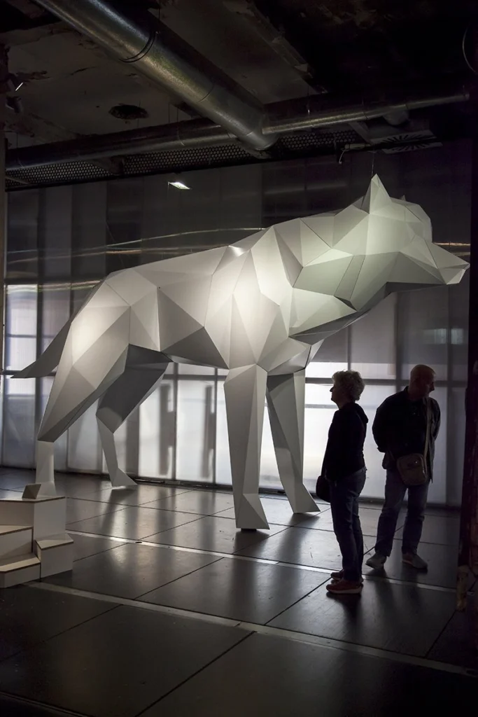 lobo-de-cartón-gigante-cardboard-animal