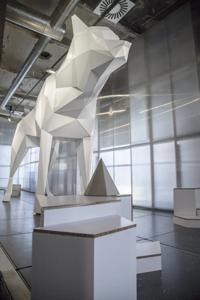 lobo-cartón-gigante-cardboard-wolf-evetos