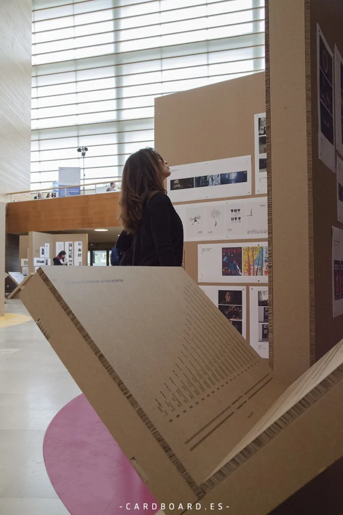 pared-ecológica-para-exposiciones-reutilizable-cartón