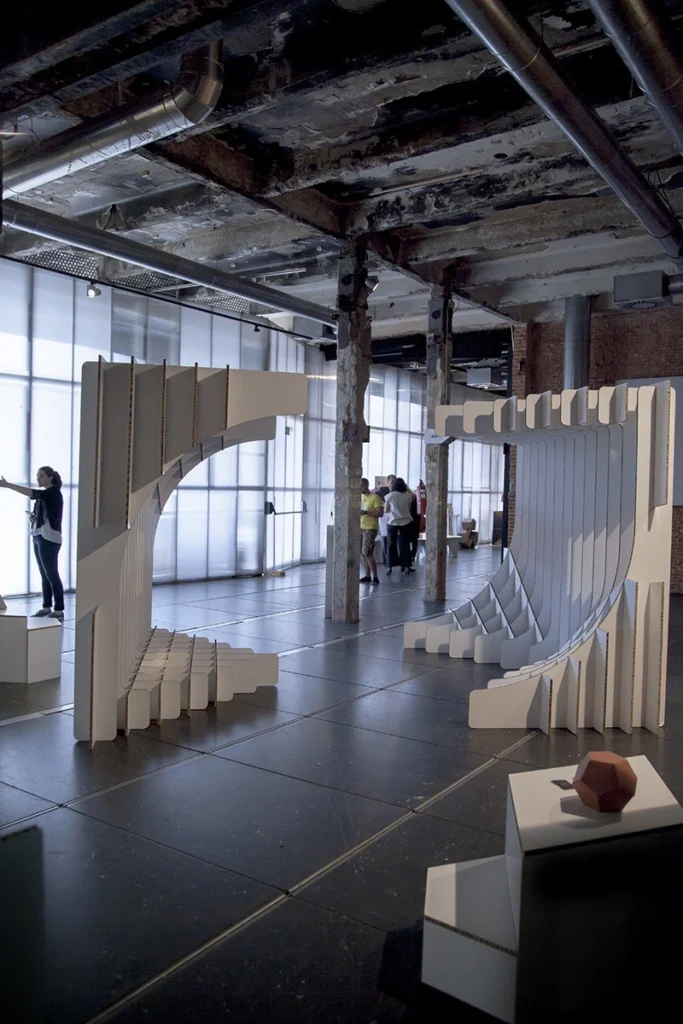 arquitectura-efímera-cartón-tunel-lovecarton