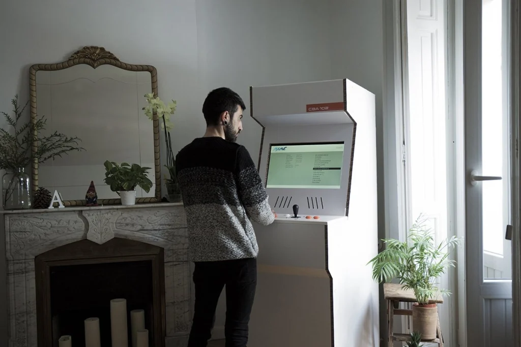 maquina-recreativa-de-cartón-arcade-ecológica