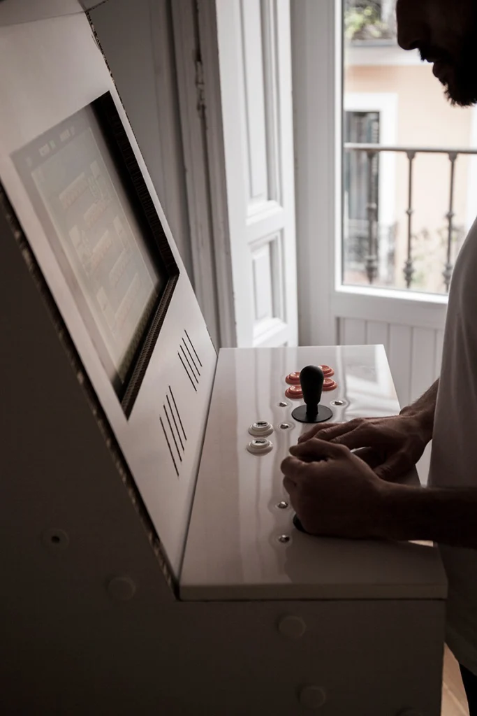 cardboard-arcade-cabinet-maquina_recreativa_de_carton