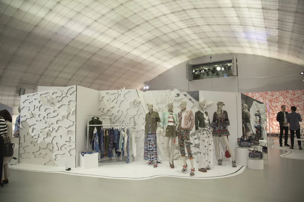 stand-de-carton-evento-moda