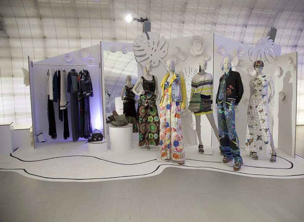 stand-de-carton-evento-fashionweek-desigual