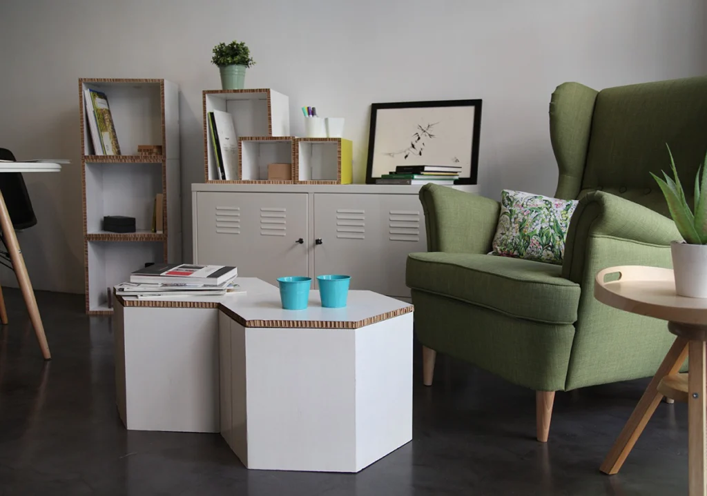 cardboard-furniture-design-taburete-carton-hexagonal-mesita