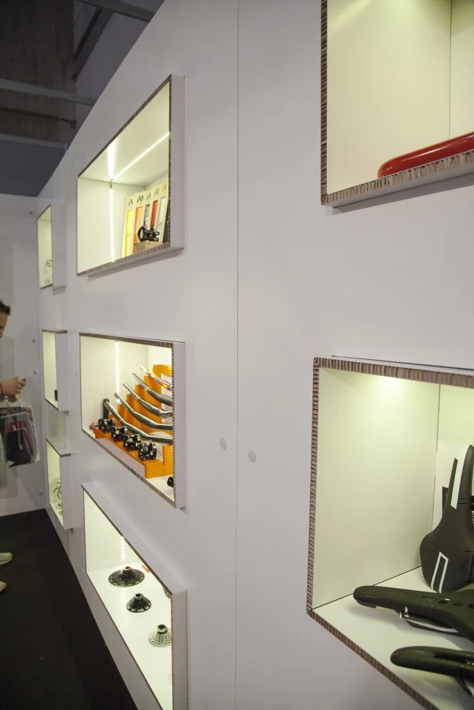 cardboard-furniture-projects-stand-carton-plegable_12_11zon