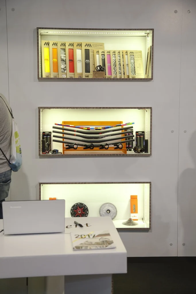 cardboard-furniture-projects-stand-carton-unibike-estanteria-plegable_13_11zon