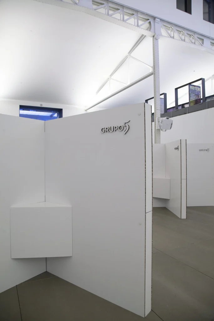 cardboard-furniture-stands-carton-eventos-ferias-amedida-diseno