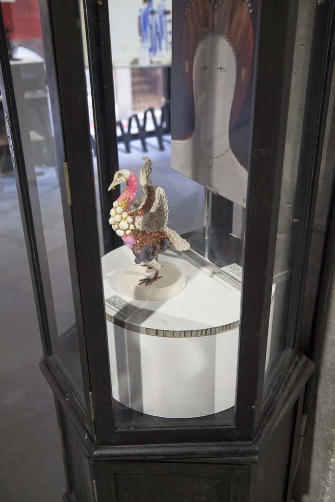 peanas-de-cartón-para-exposición-de-arte-circulares-galerias-museos-madrid