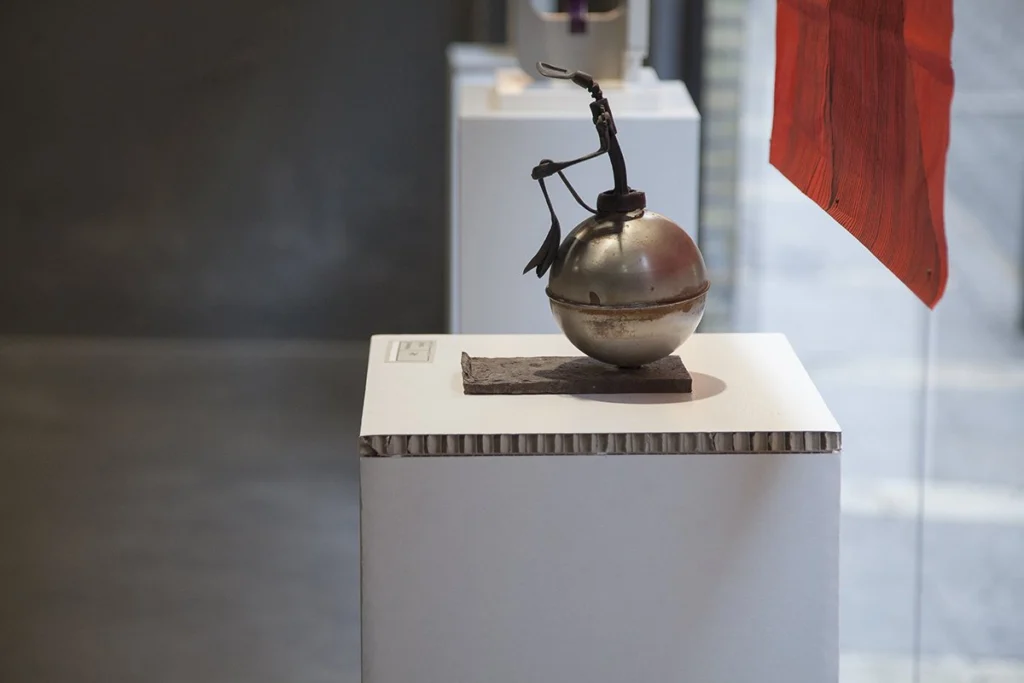 peanas-de-cartón-para-exposición-de-arte-museos-galerias-madrid