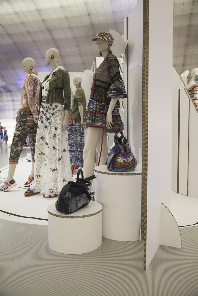stand-de-carton-evento-fashionweek