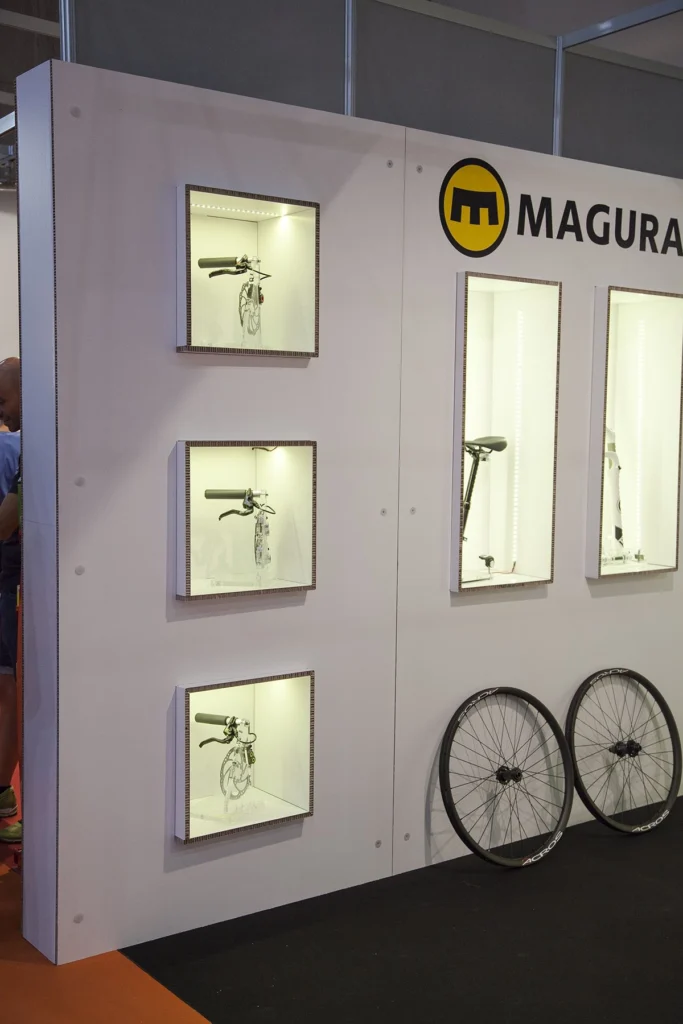 stand-de-cartón-para-smileriding