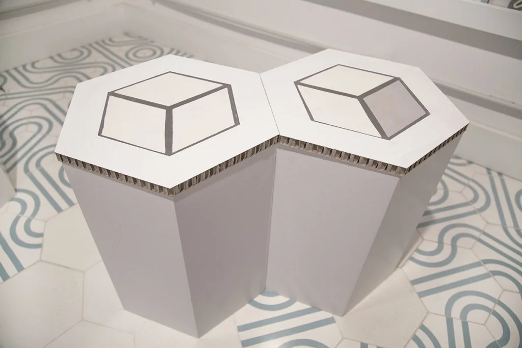 display-cartón-hexagonal-mosaico-plegable