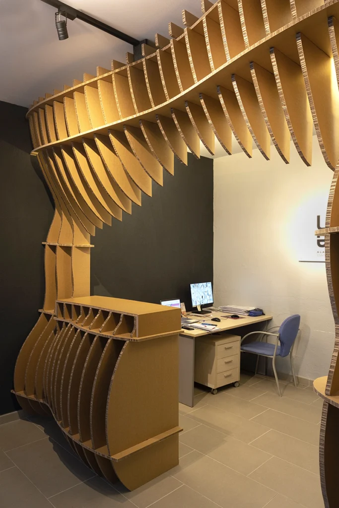 Mostrador paramétrico de cartón kraft