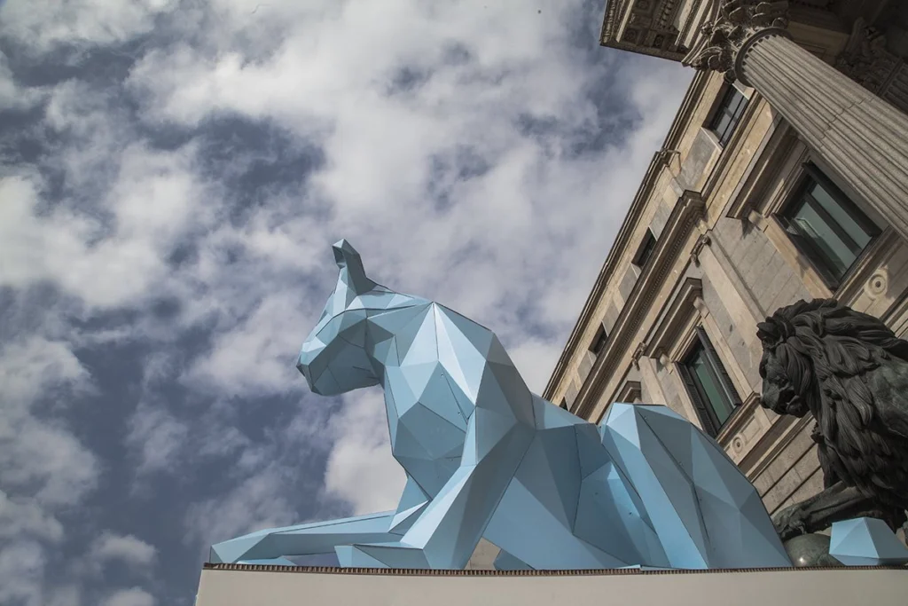 leona-de-cartón-congreso-lion-cardboard-lowpoly