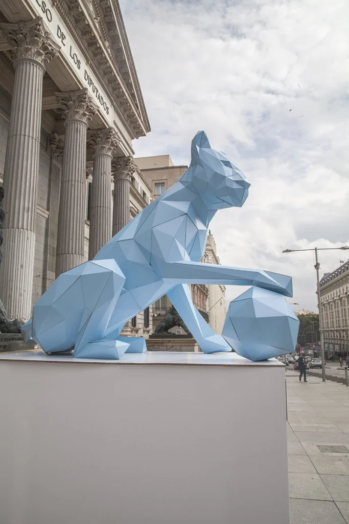 leona-de-cartón-congreso-lowpoly-animal