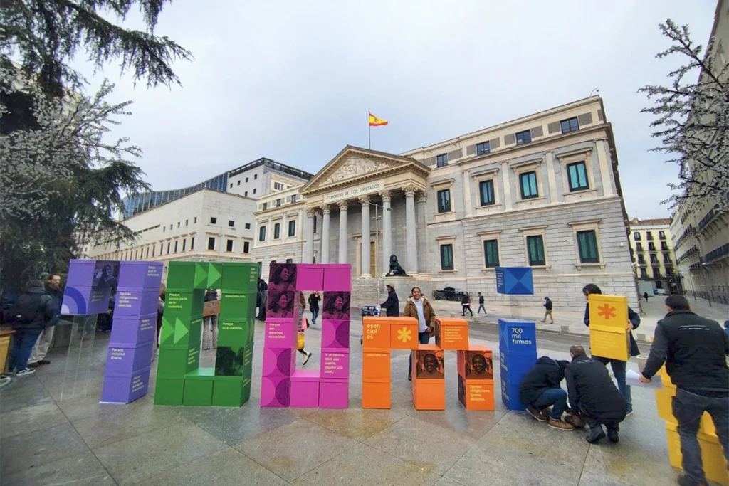letras-con-cubos-de-cartón-madrid