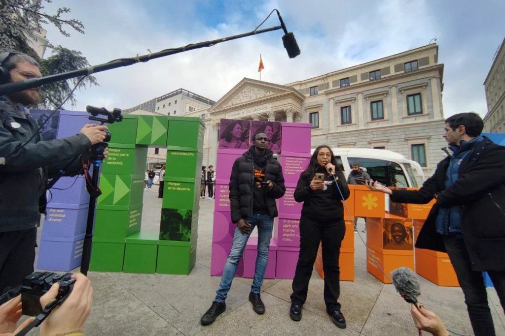 letras-con-cubos-de-cartón-madrid-congreso