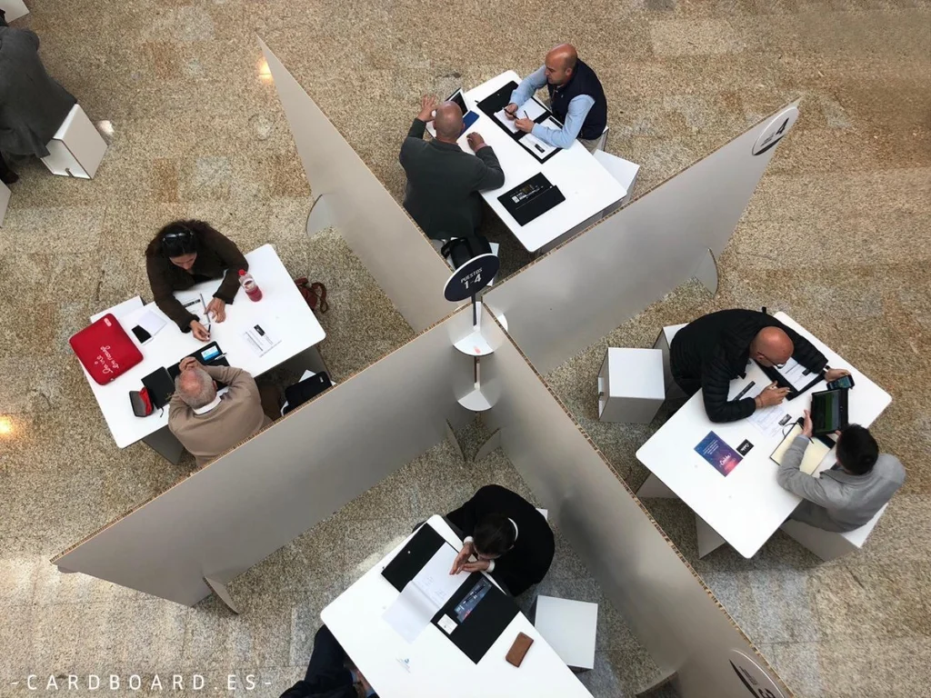 mobiliario-de-cartón-para-evento-de-emprendedores-madrid
