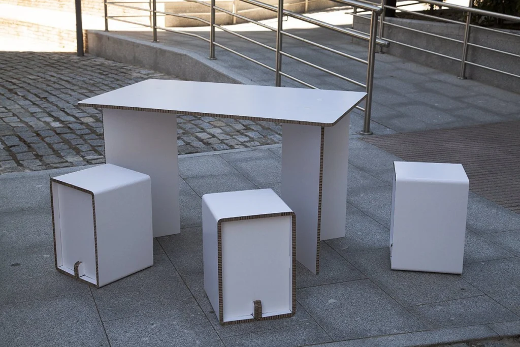 MUEBLE-CARTON-TABURETE-EVENTOS-FERIAS-ECOLOGICO-CARDBOARD-FURNITURE-MESA-PHOTOESPANA-1_6_11zon