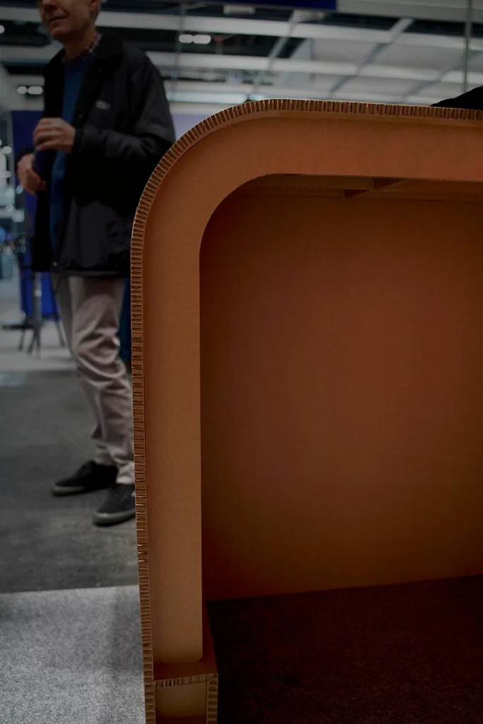 muebles-de-cartón-disenados-a-medida-fudeen-interior-mostrador