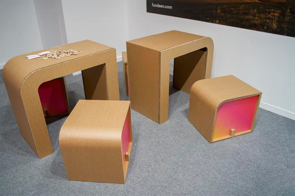 muebles-de-cartón-disenados-a-medida-fundeen-mesitas