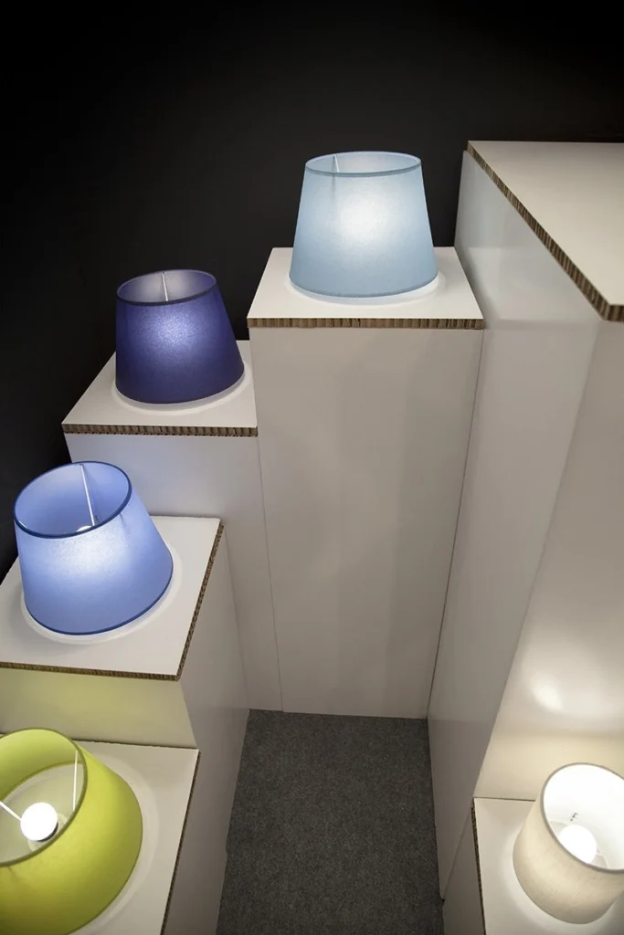 peanas-de-cartón-plegables-eventos-producto-madrid