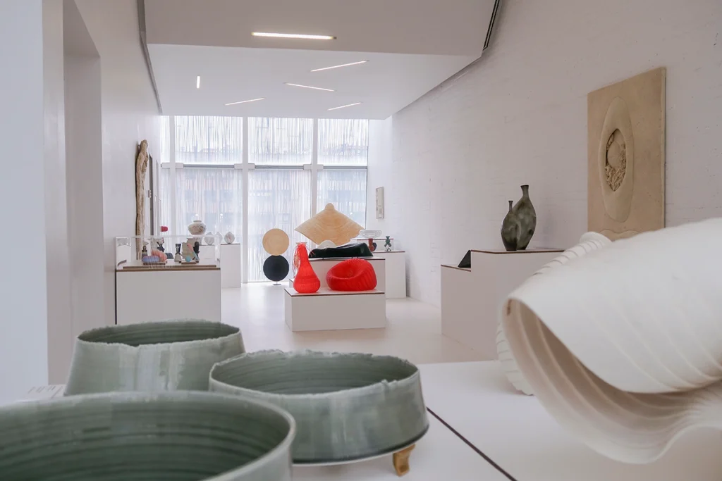 peanas-de-cartón-para-exposiciones-de-arte-itinerantes-madrid