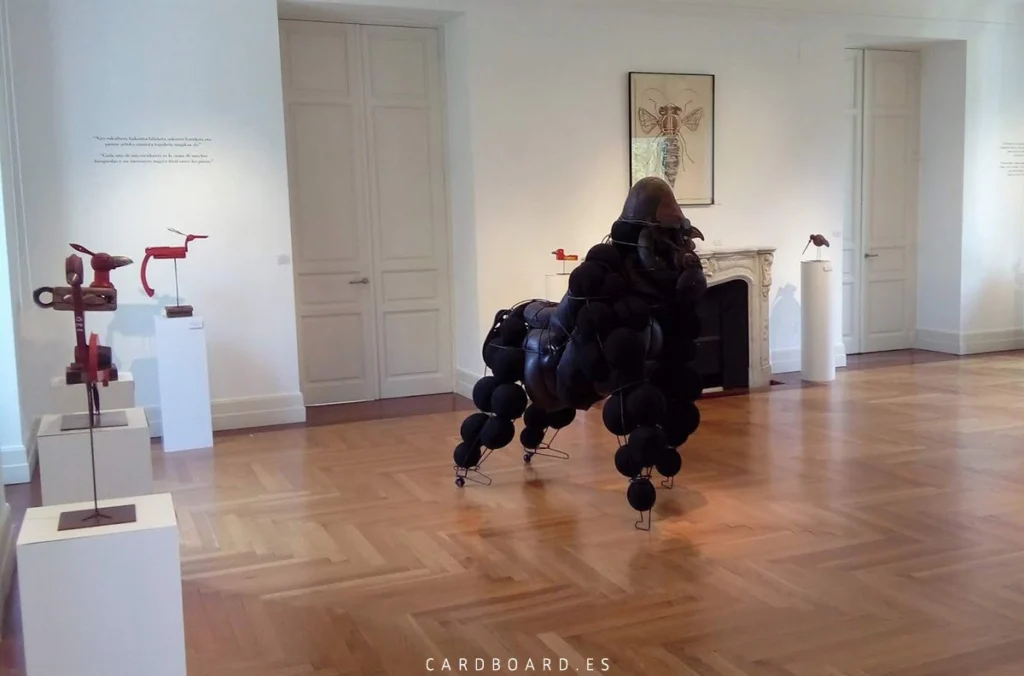 peanas-para-exposición-de-arte-ecológicas-a-medida