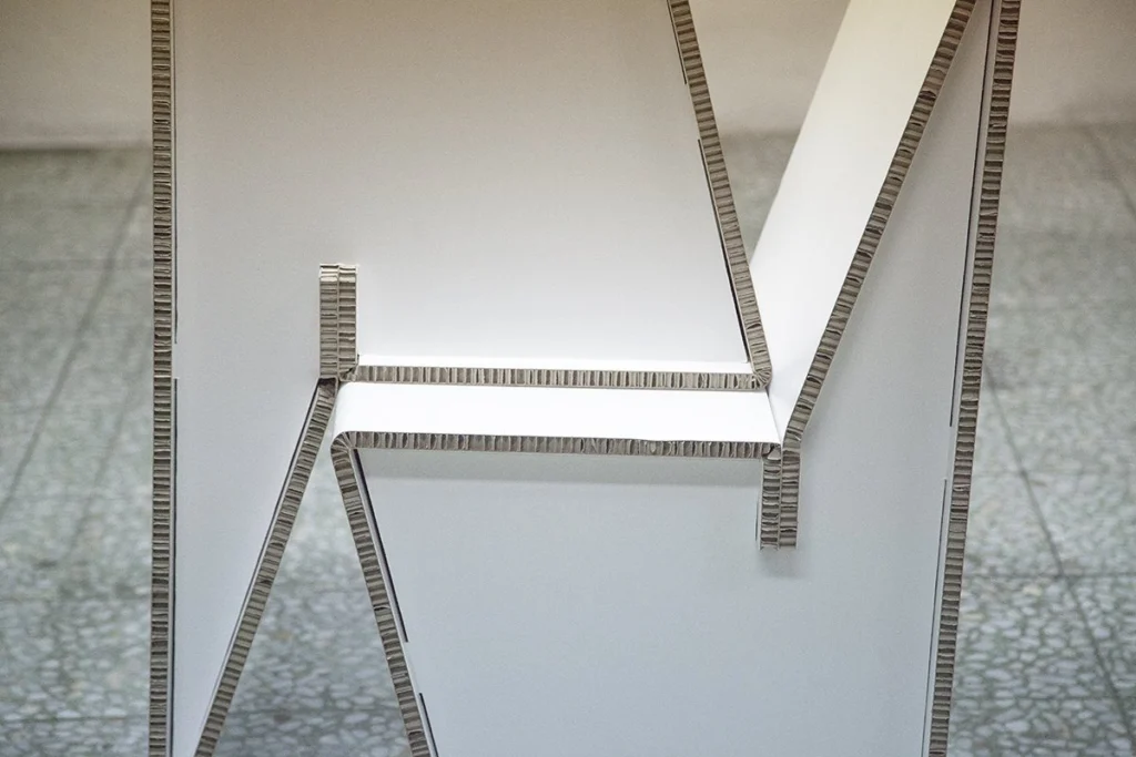 sillón-de-cartón-ferias-montaje-fácil