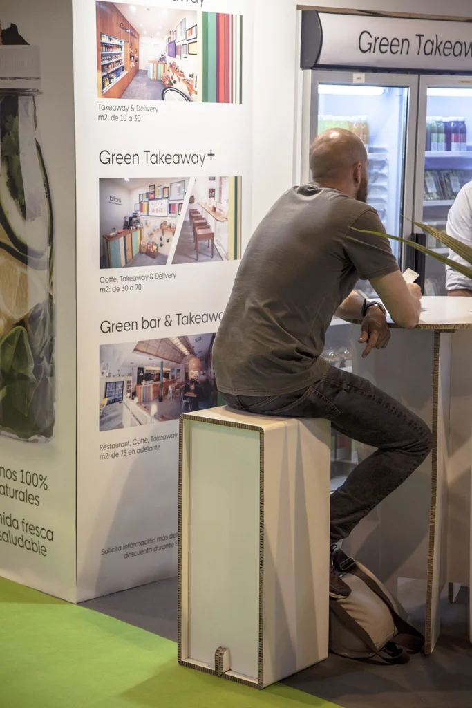 STAND-CARTON-ECOLOGICO-EXPOFRANQUICIACARDBOARD-DESING-FURNITURE