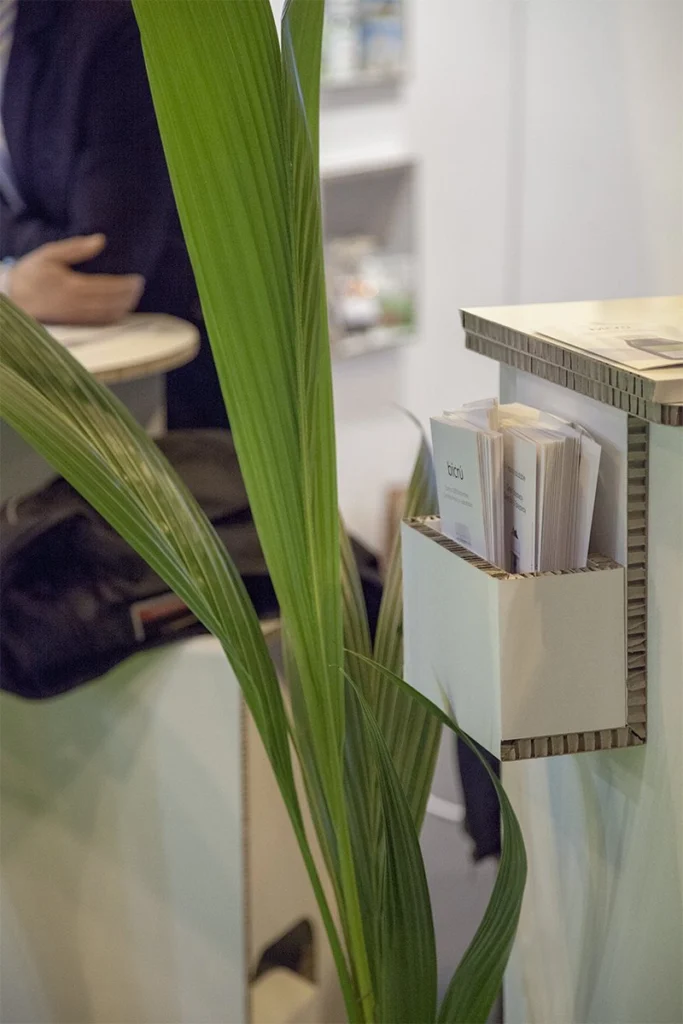 STAND-CARTON-ECOLOGICO-FERIA-EXPOFRANQUICIA-DISENO-CARDBOARD-DESING-CARDBOARD-FURNITURE