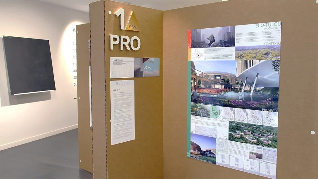 muro-de-carton-para-exposiciones-diseño-en-cruz-piam