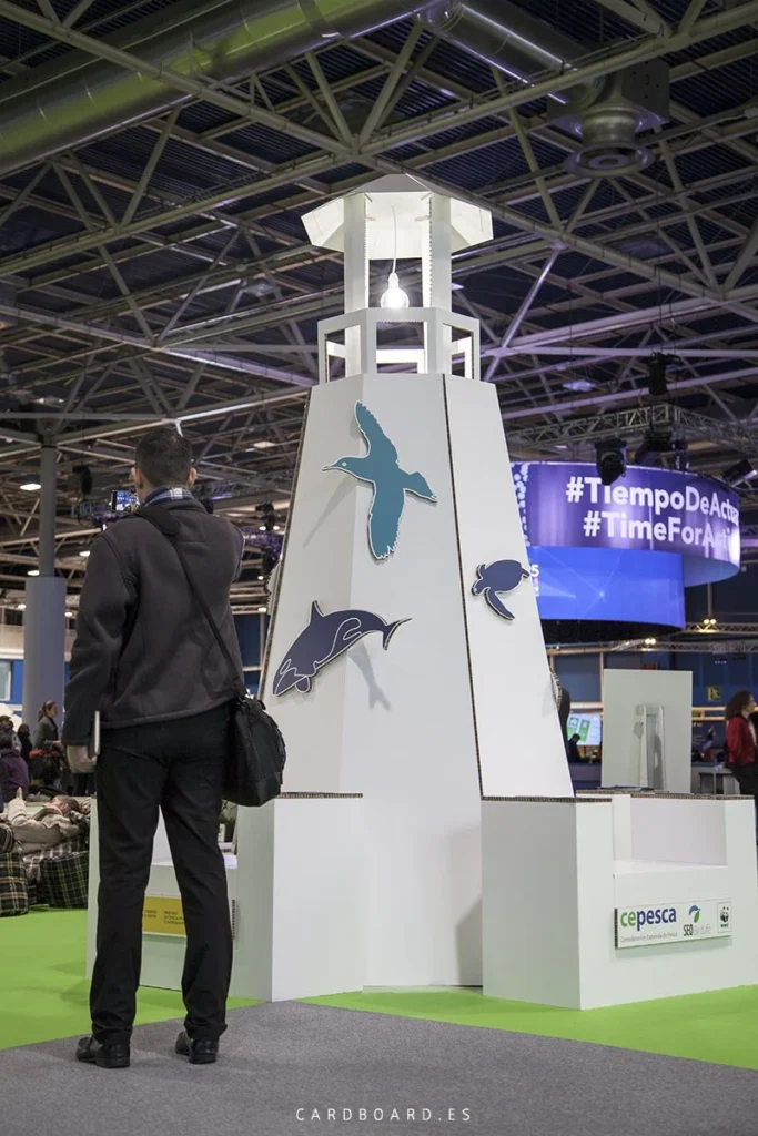 faro-de-carton-cumbre-del-clima-madrid-ecodiseño