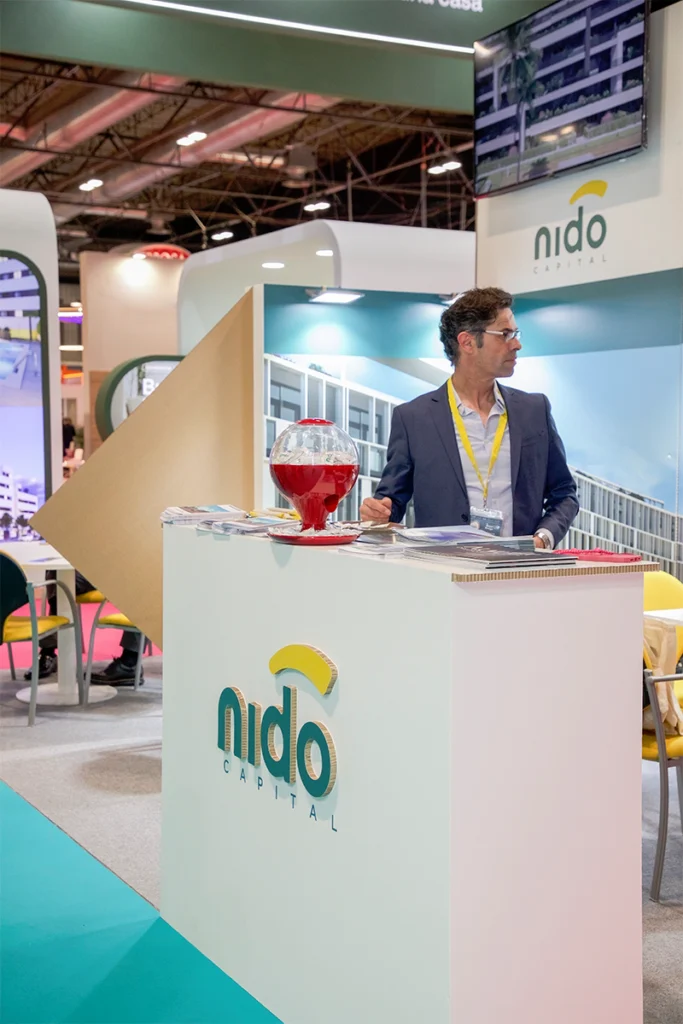 stand-de-cartón-nido-capital-mostrador