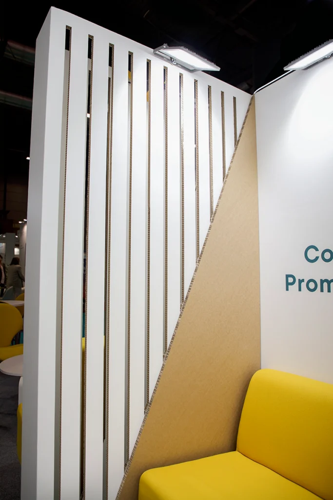 stand-de-cartón-nido-capital-muro-kraft-celosía