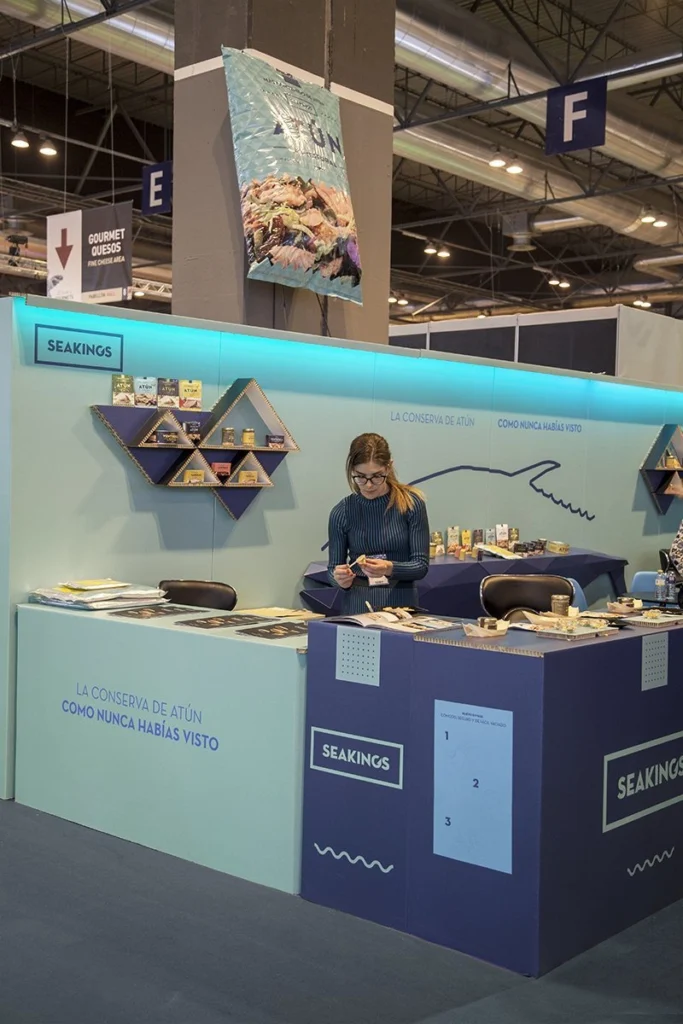 stand-de-cartón-reutilizable-salón-gourmets-cardboard