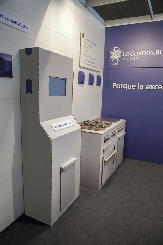 stand-de-carton-madrid-fusion-totem