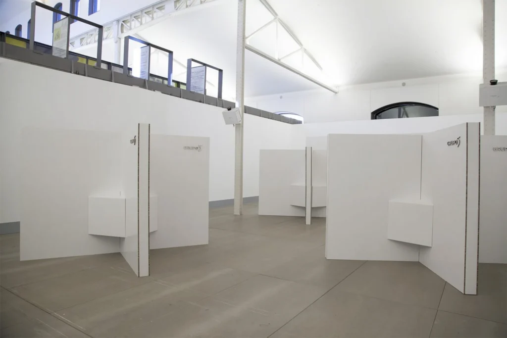 stands-de-cartón-en-cruz-exposiciones