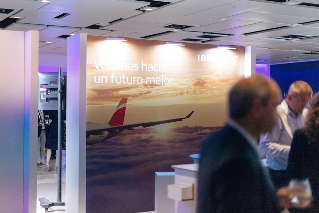 stands-de-cartón-evento-iata-impresión-calidad-fotográfica