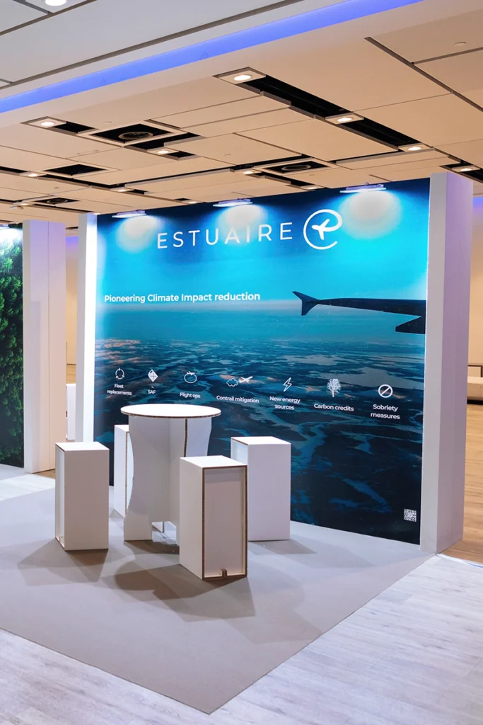 stands-de-cartón-evento-iata-montaje-rápido