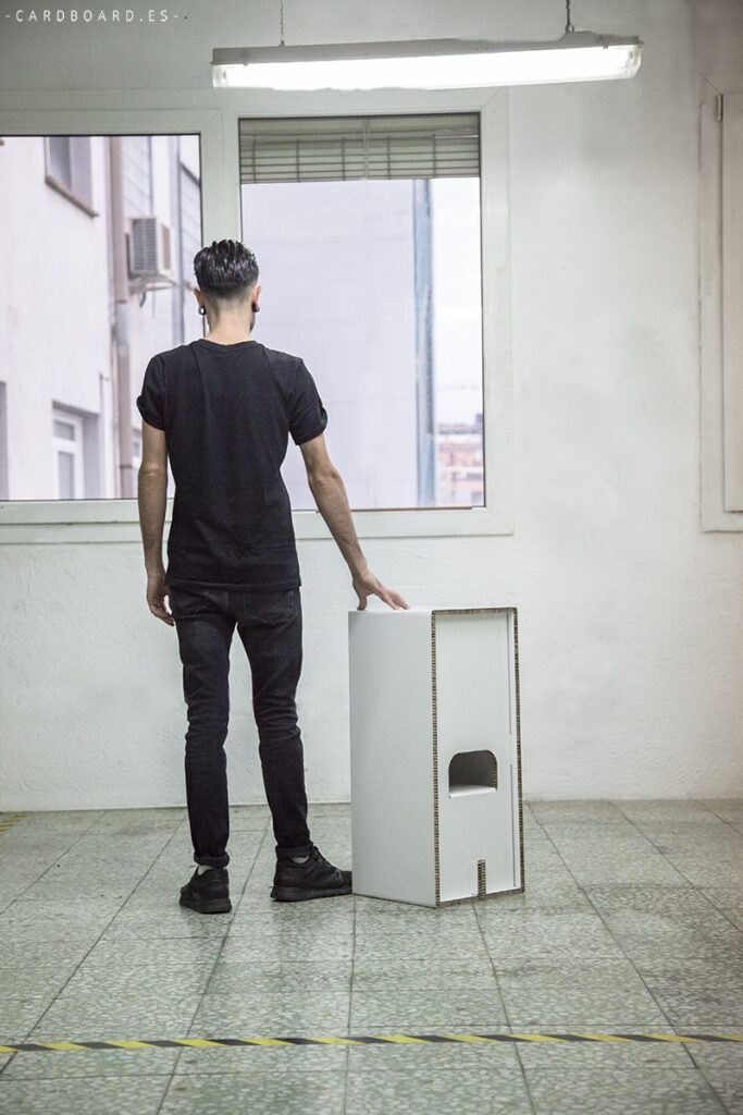 taburete-de-cartón-alto-ferias-eventos-madrid