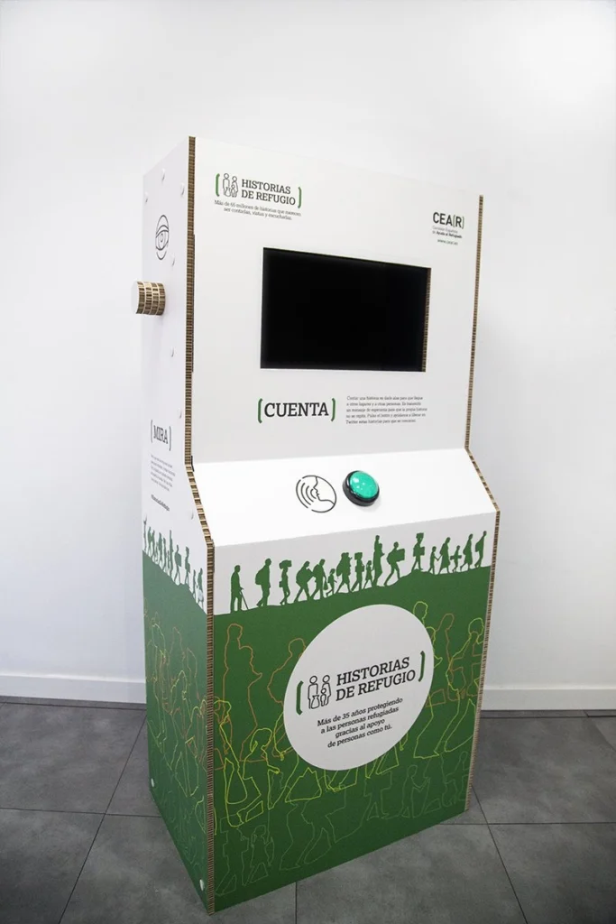 TOTEM-INTERACTIVO-DE-CARTÓN-ECOLOGICO-PLEGABLE-EVENTOS-MARCA-FERIAS