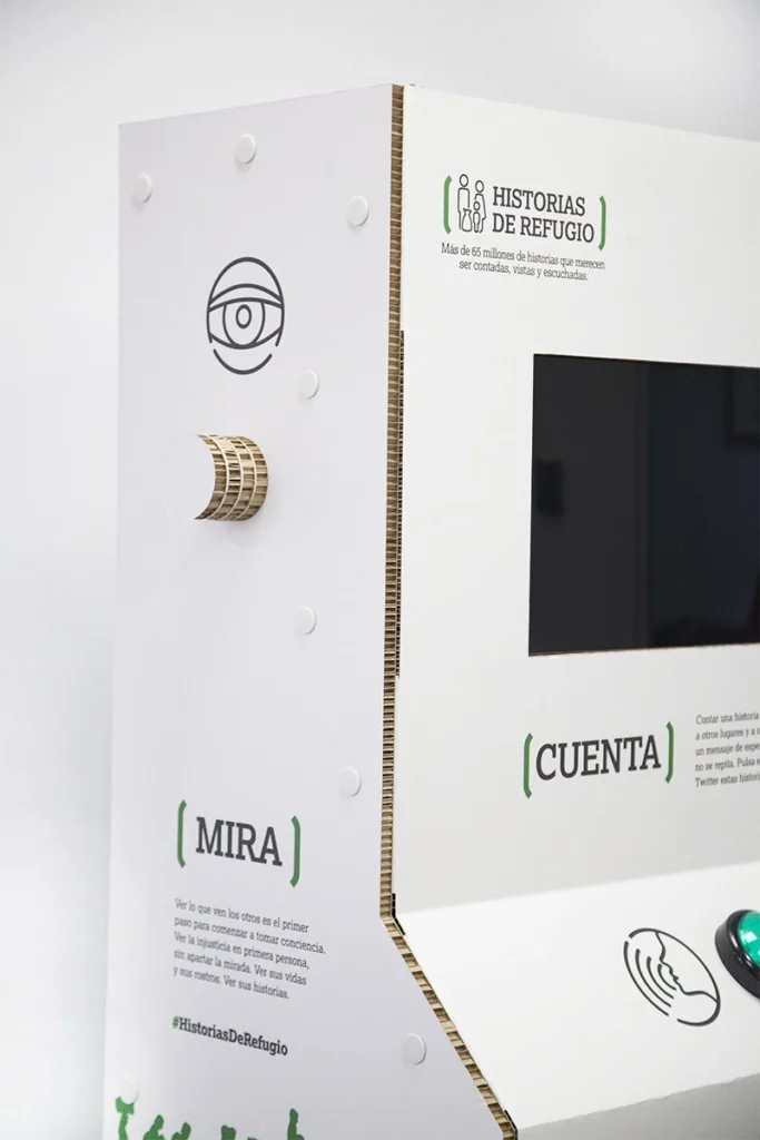 TOTEM-INTERACTIVO-DE-CARTÓN-ECOLOGICO-PLEGABLE-FERIAS-EVENTOS-CEAR