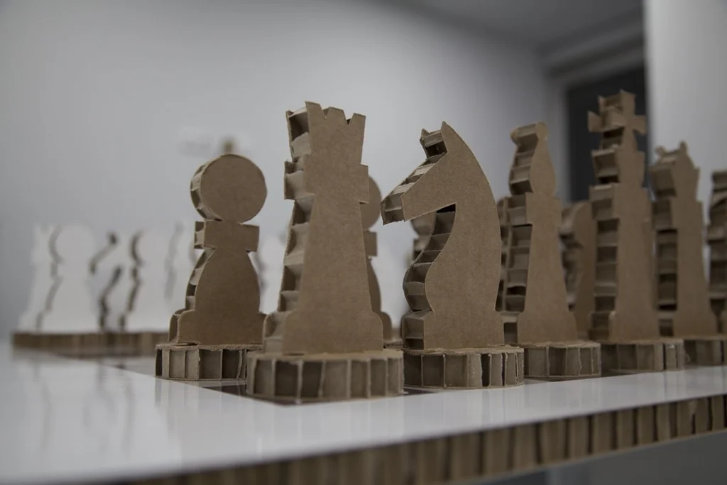 mesas-de-carton-personalizadas-fichas-ajedrez