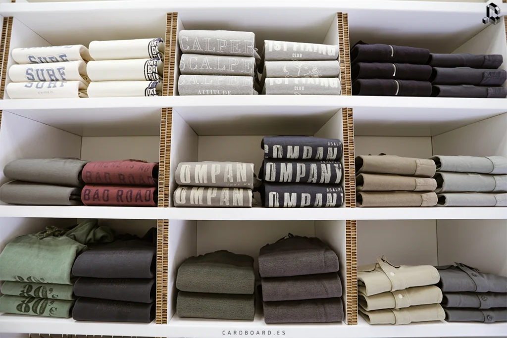 vestidor-de-cartón-estanteria